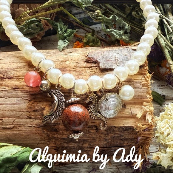 Alquimia White and Red Necklace with Elegant Charm - Picture 1 of 2